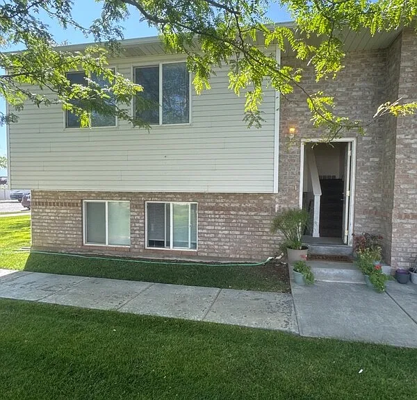 1670 W 100 N #C — Photo 1