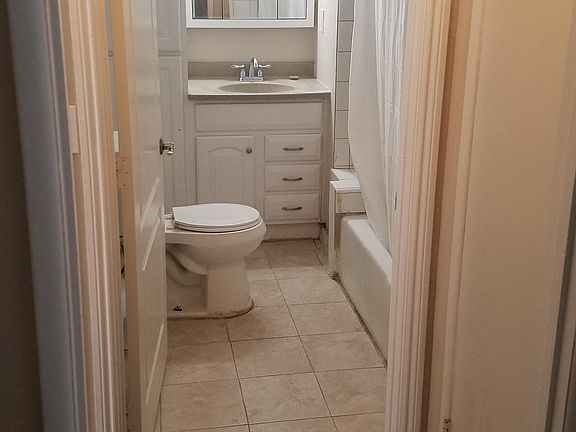 4th image of 16313 Pine St
