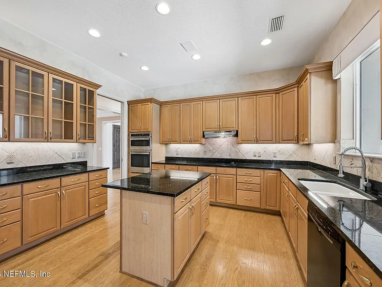 132 Lantern Wick Pl — Photo 9