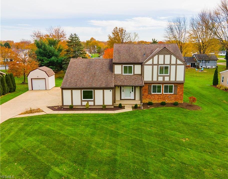 1st image of 715 Oakhurst Dr