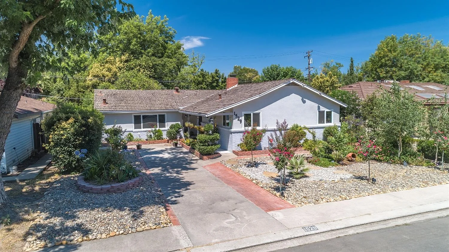 1529 Bronson Ave photo 1