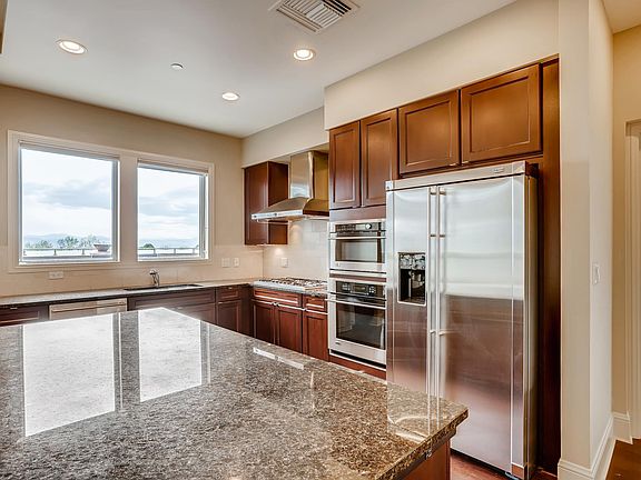 Kitchen with gas cooktop