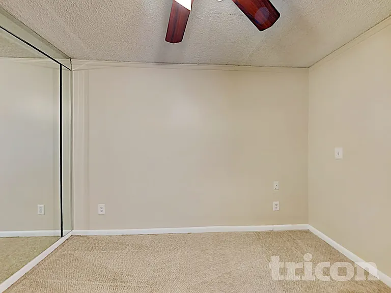 2308 Selkirk St — Photo 33