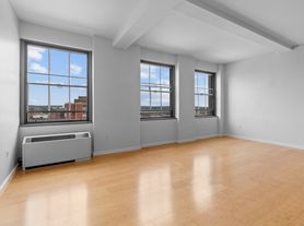 City Trust Apartments, Studio