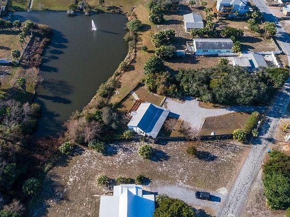 3rd image of 200 Lakeshore Dr
