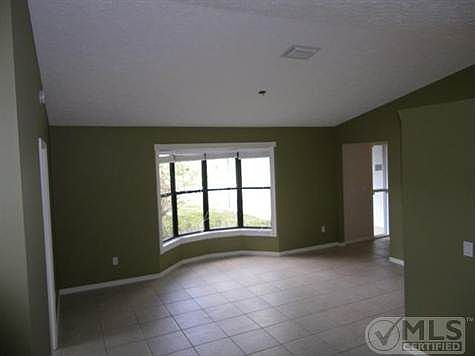 2nd image of 425 SW Millard Dr