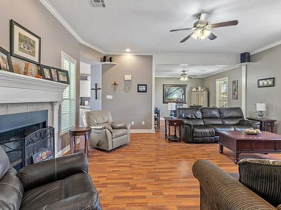 4th image of 1024 New Castle Dr