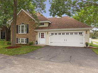 8766 Hawthorne Dr, Eden Prairie, MN 55347