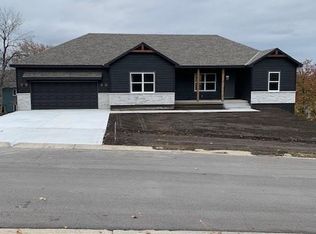 2503 SW Mitchell St, Oak Grove, MO 64075