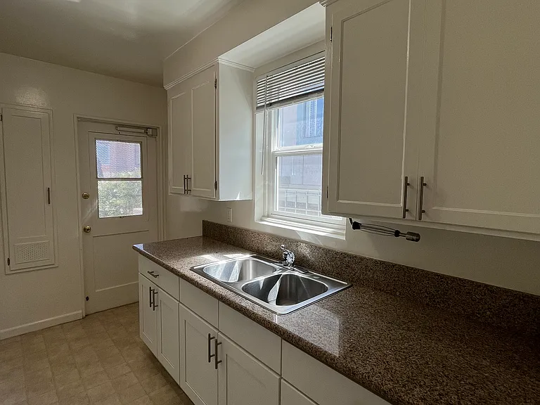1826 Montana Ave #C — Photo 13