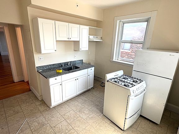 3rd image of 217 N Harvard St #4