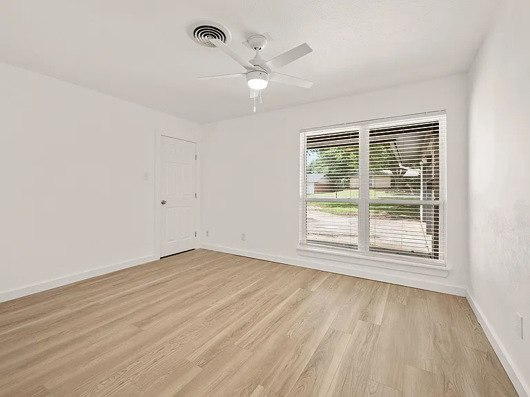 840 Edgehill Dr — Photo 11