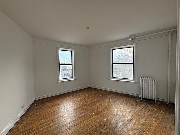 4th image of 1825 Riverside Dr APT 5B