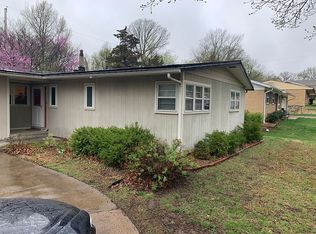 2901 SW Lane St, Topeka, KS 66611