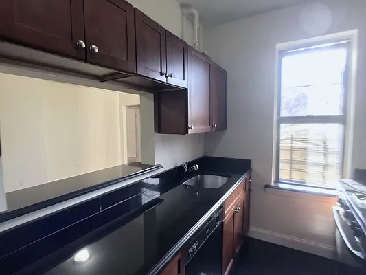 Rented by Sovereign Associates | media 6