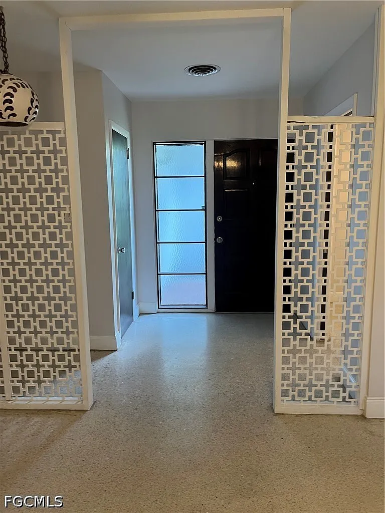 3 bed, 2.0 bath, 1466 sqft, $2,200 — Photo 3