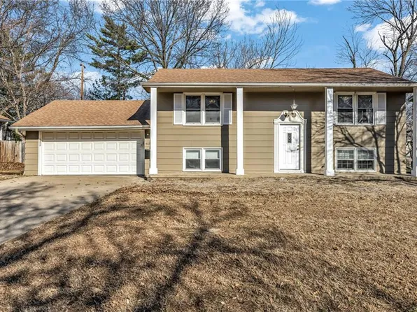 611 NE Corder St, Lees Summit, MO 64063