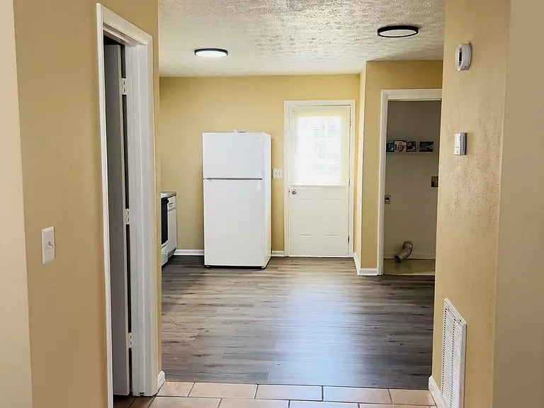 449 Evans St #10 — Photo 4