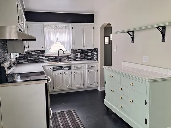 1132 S 7th Ave, Kankakee, IL 60901