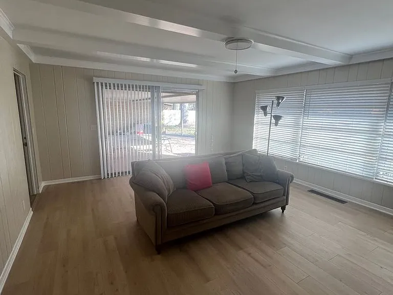 1404 Melrose Dr — Photo 34