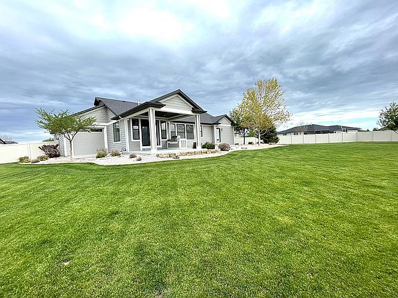 Rear view lawn/outdoor patio