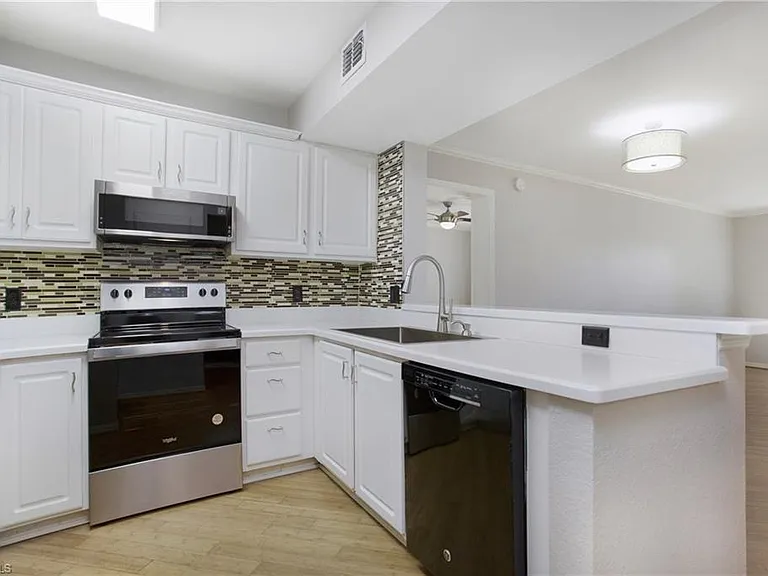 8271 Key Royal Cir #924 — Photo 3