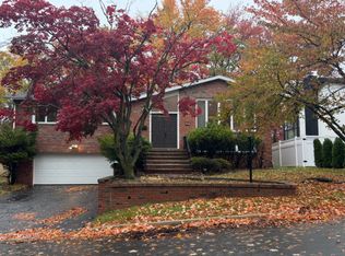 55 W Bayview Ave, Englewood Cliffs, NJ 07632