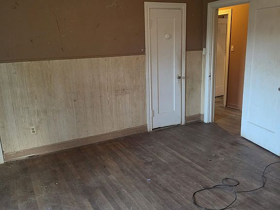 5th image of 617 Electra St