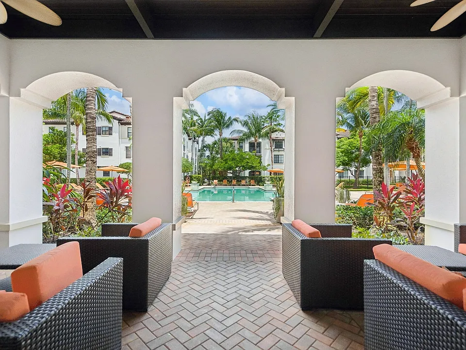 Cabanas and covered lanai
