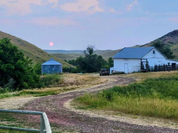 167 Coal Creek Rd, Clearmont, WY 82835