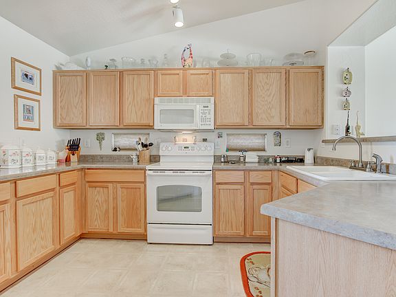 3rd image of 2652 W Canyon Way