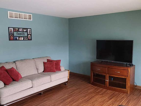 2nd image of 1344 Cozy Ln