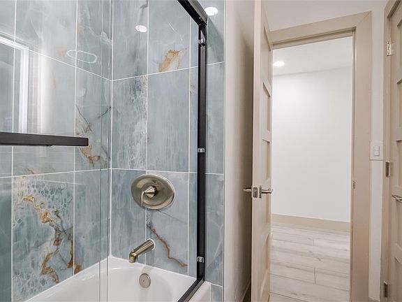2nd image of 4712 W Bay Ave #4712
