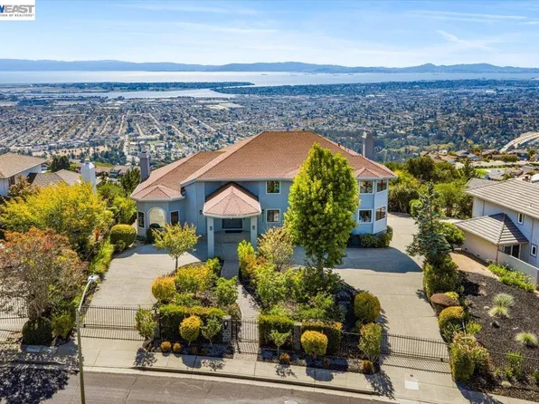13331 Campus Dr, Oakland, CA 94619