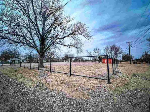 Corner South St #20, Blackwell, OK 74631