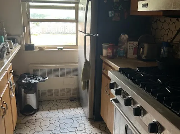 12399 Flatlands Avenue image 8 of 10