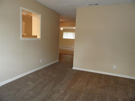 3rd image of 612 Bluebonnet Ln