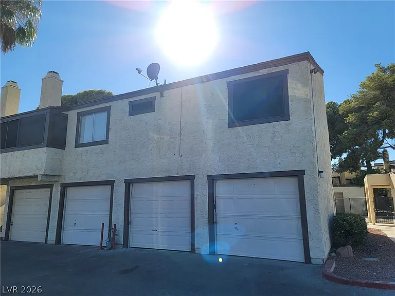 5049 Spencer St #D — Photo 2