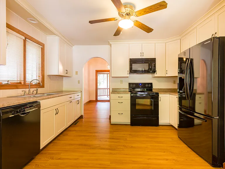 4758 Deer Park Ln — Photo 4