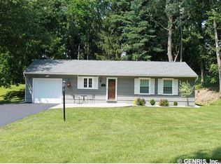 19 Hunters Run, Pittsford, NY 14534