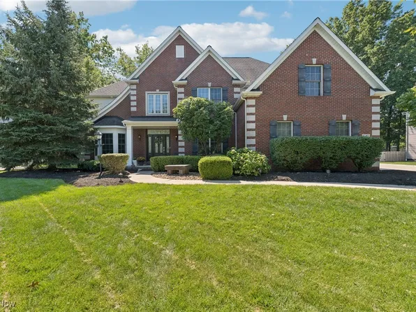 32150 Ventanas Cir, Avon Lake, OH 44012