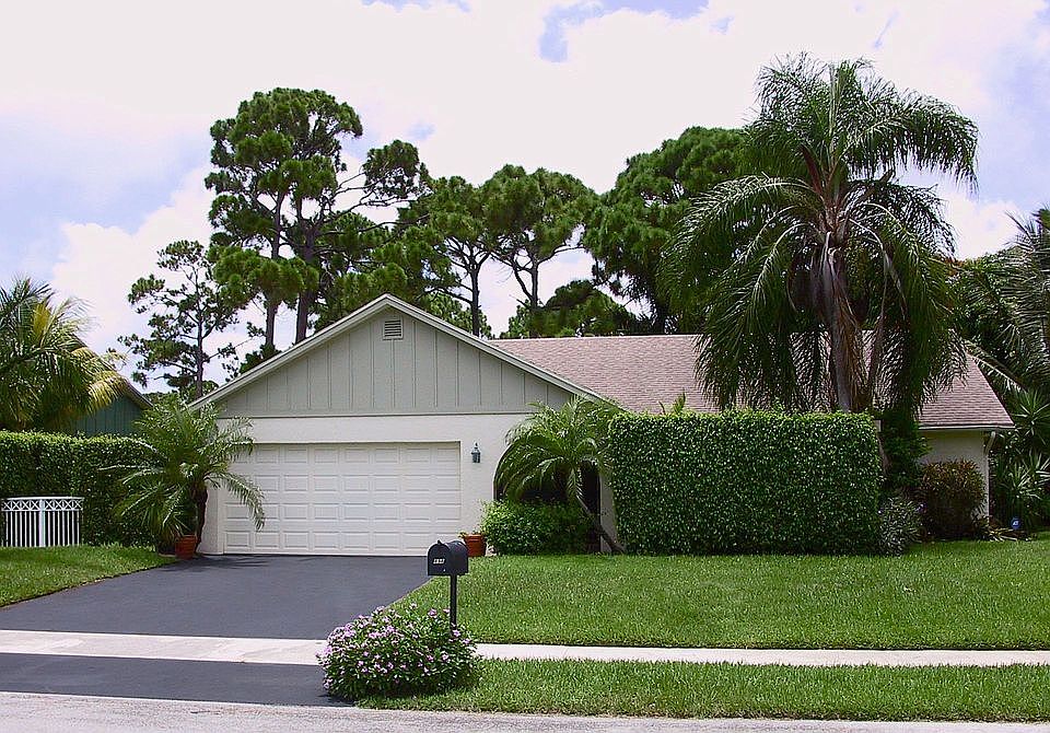 1st image of 898 NW 39th Ave