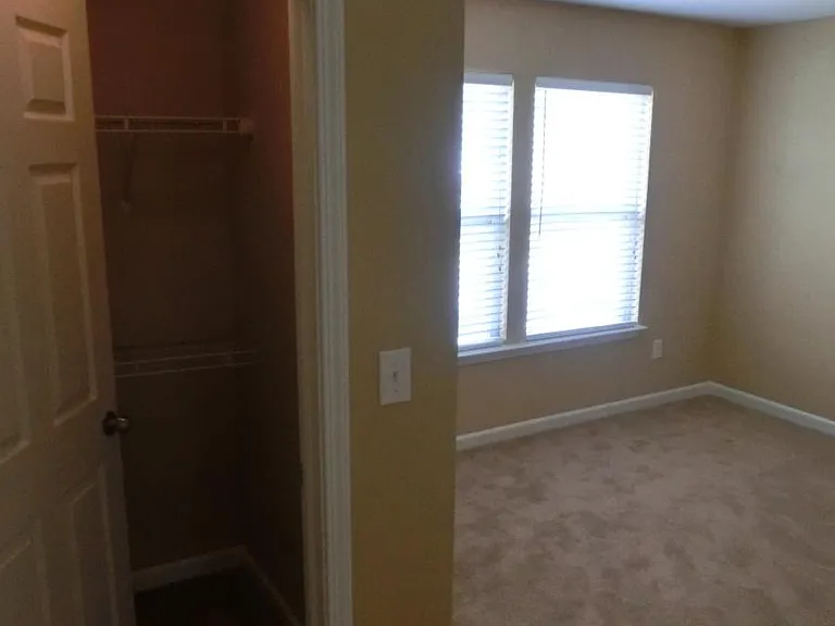 15713 Lakepoint Forest Dr — Photo 32