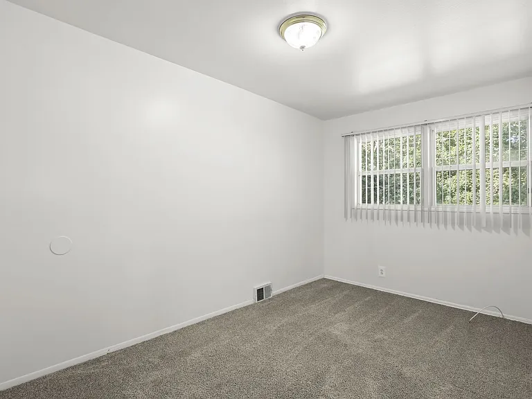2758 Ackley Ave — Photo 34