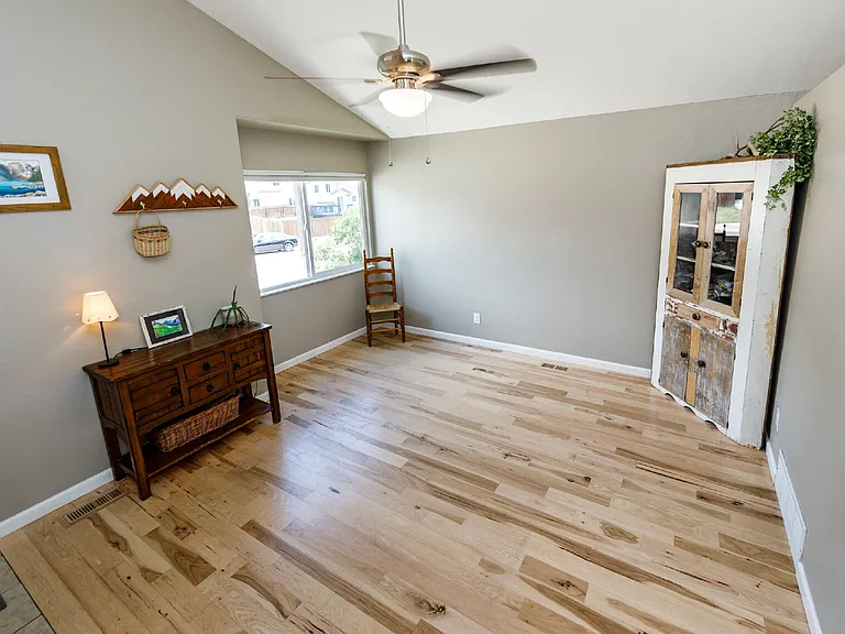 230 Hooper Ct — Photo 11