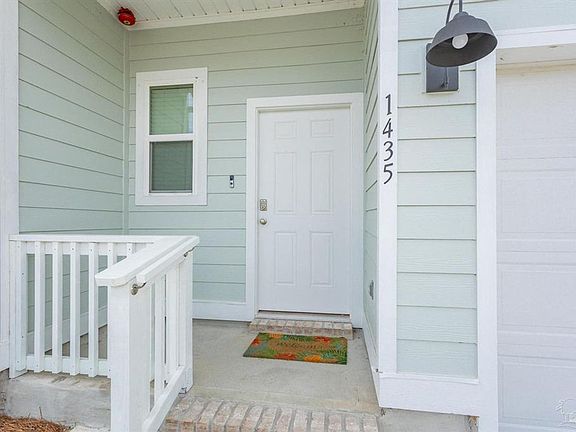 2nd image of 1435 Iroquois Ct