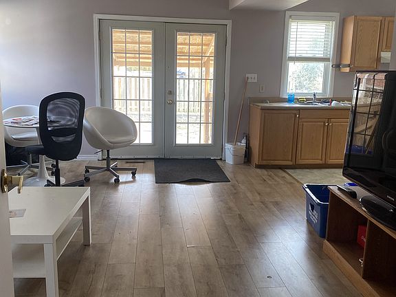 5th image of 176 Clayfield Ave #176B