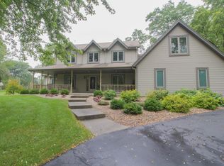 W221N7897 Golfview Ln, Lisbon, WI 53089