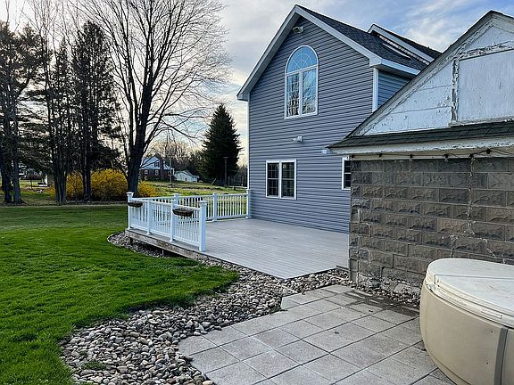 Deck/Patio/Hot Tub