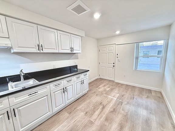 3rd image of 11959 Runnymede St #21